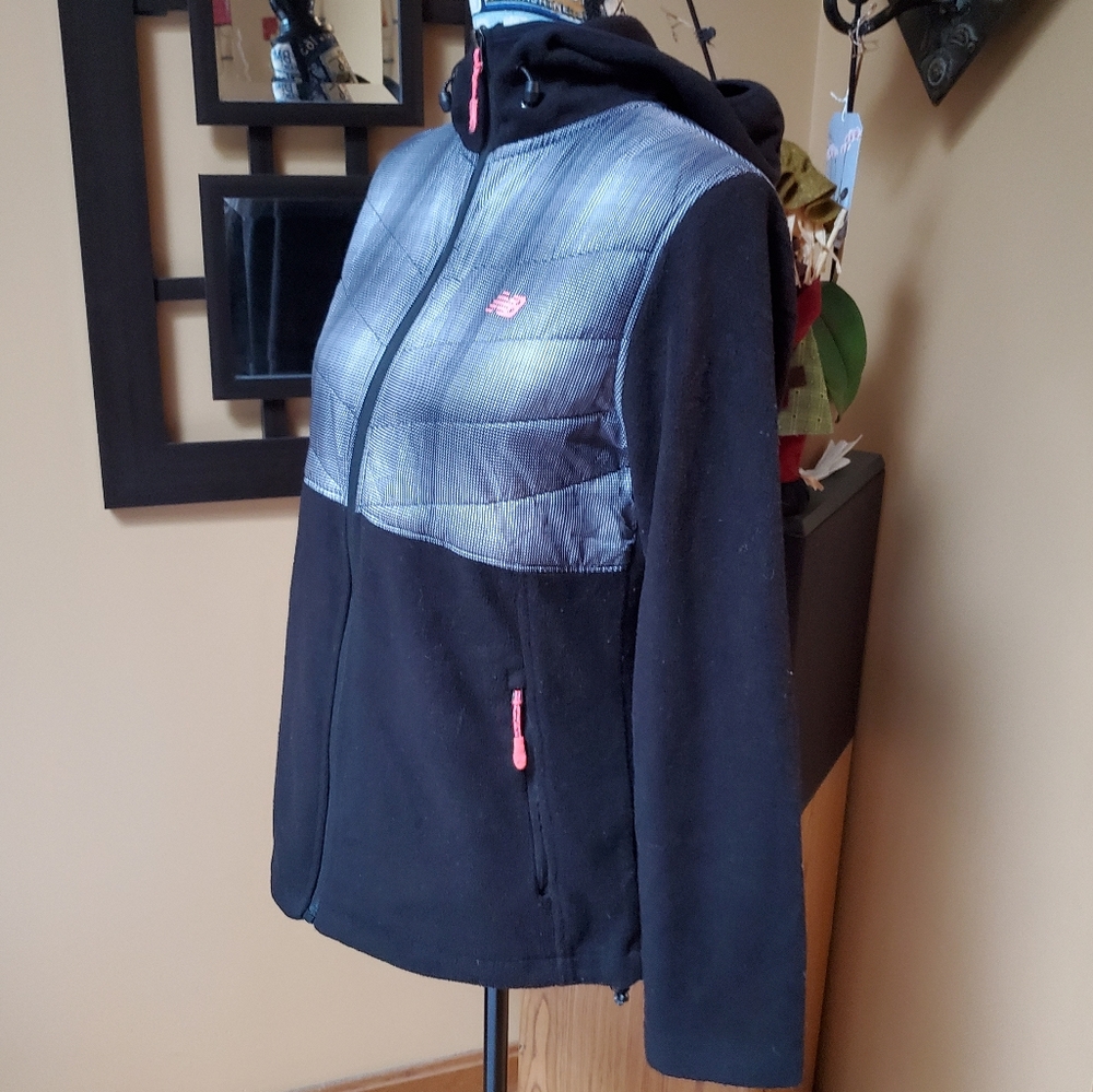 NEW BALANCE BLACK & GRAY HOODED FLEECE JACKET! - Picture 5 of 8